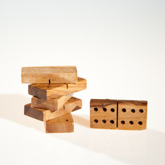Dominos empilés