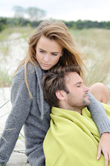 Fototapeta premium Couple embracing each other at the beach - autumn sea