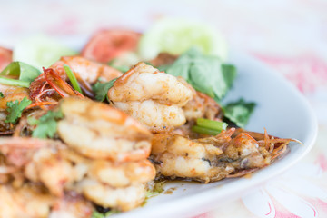 Stir-fried shrimp with garlic and pepper