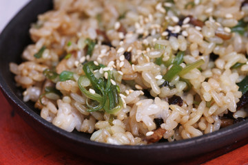 Рис с шампиньонами, грибами шиитаке и чука-водорослями