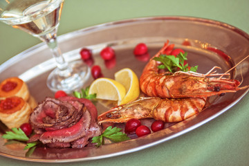 Grilled shrimps and beef meat