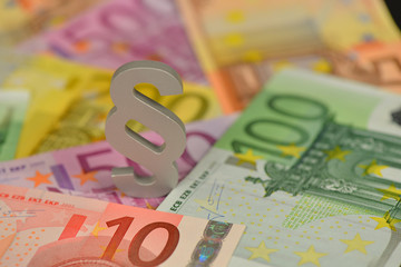 Schwarzgeld, Selbstanzeige, Finanzamt, Geldwäsche, Steuerprüfung © nmann77