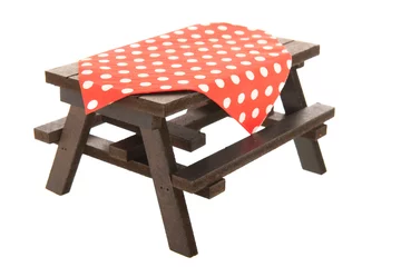 Foto op Plexiglas Picknick houten picknicktafel