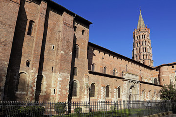Fototapeta na wymiar basilique Saint-Sernin Toulouse