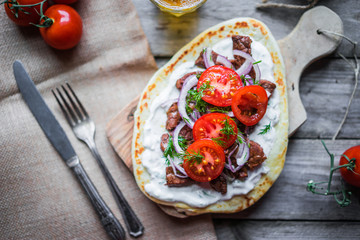 Steak sandwich with vegetables