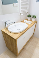 Elegant basin