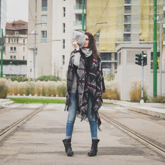 Obraz premium Beautiful young brunette posing in the city streets