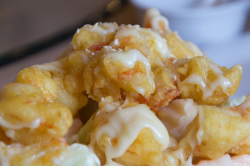 Shrimp fried with cream salad on taro cup fried