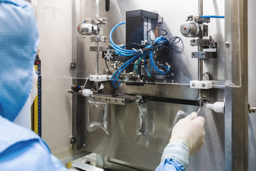 Operator work on infusion pharmaceutical industry