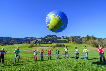 die Welt aus den Angeln heben