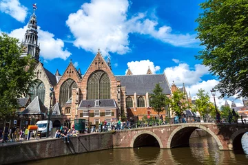 Fototapeten Alte Kirche in Amsterdam © Sergii Figurnyi