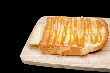 toast with caramel and bananas