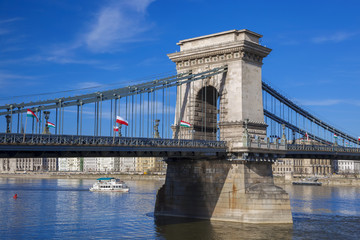 Obraz premium Famous Chain Bridge in Budapest, Hungary