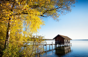 Obraz premium old wooden boathouse