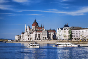 Obraz premium Budapest with parliament against Danube river in Hungary
