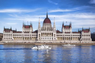 Foto op Plexiglas Budapest with parliament against Danube river in Hungary © Tomas Marek