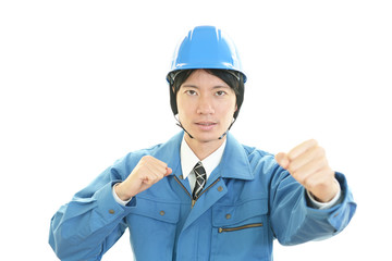 ガッツポーズの労働者