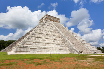 Fototapeta na wymiar Chichen itza pyramid, Mexico