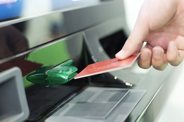 man insert credit card into ATM - obrazy, fototapety, plakaty