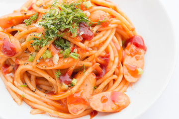 The spaghetti on a white plate.