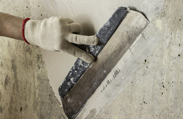 Process putty concrete wall