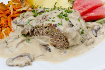 Hackbraten mit Champignon Rahmsauce