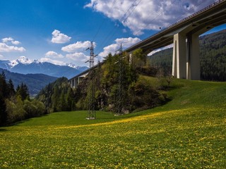 Autobahn durch die Alpen Italiens