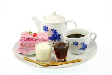 Obraz na płótnie Canvas Cup of coffee and strawberry cake