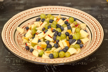 Obstsalat im Teller