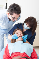 Obraz premium Female dentist and assistant examining perfect teeth