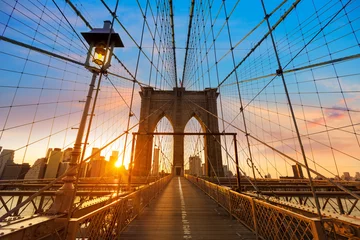 Rolgordijnen Brooklyn Bridge zonsondergang New York Manhattan © lunamarina