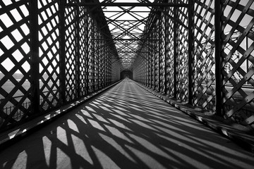 Most kratowy, zabytkowy most drogowy, Tczew, Polska © janmiko
