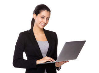Businesswoman use of laptop