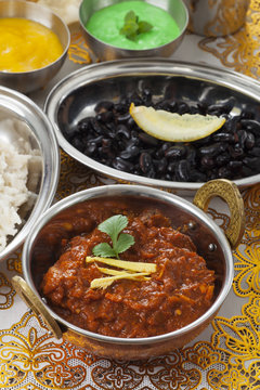 indisches Chicken Curry in einem Topf