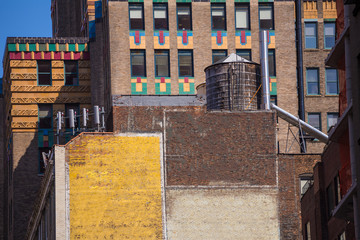 Naklejka premium Fift avenue aged brick wall 5 th Av New York USA