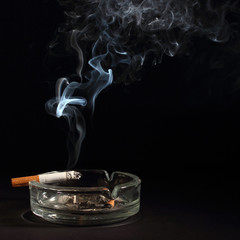 Zigarette rauchen - Aschenbecher 03012014