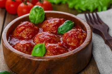 meatballs in tomato sauce