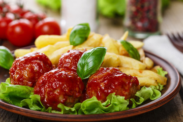 meatballs in tomato sauce with french fries