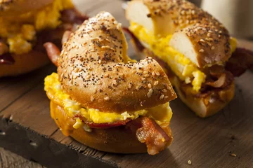Ingelijste posters Hearty Breakfast Sandwich on a Bagel © Brent Hofacker