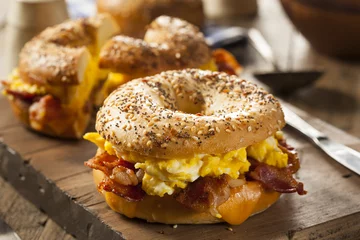Poster Stevig broodje ontbijt op een bagel © Brent Hofacker