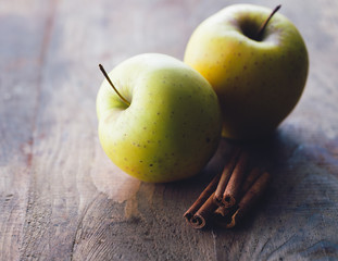 Apples and Cinnamon