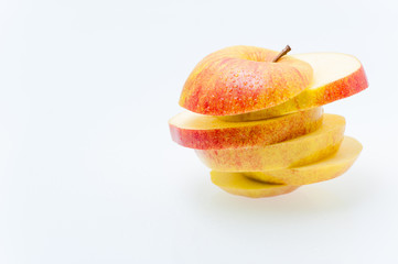 Gestappelte Scheiben von Apfel und Orange