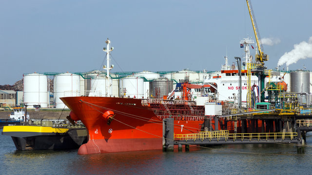 Oil terminal & tanker