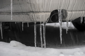 Obraz na płótnie Canvas car with icicles