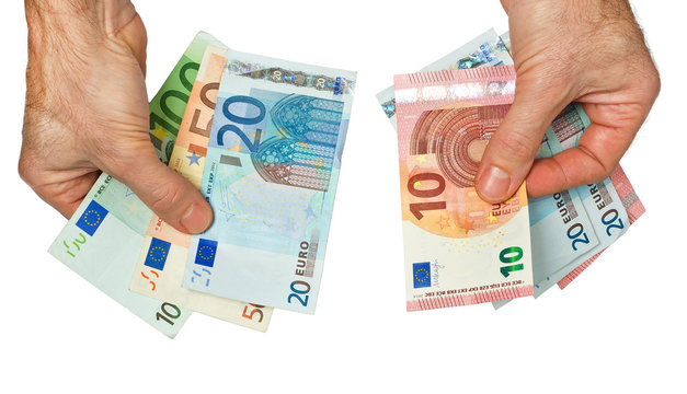 Barzahlung mit Euro Banknoten