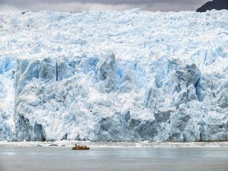 Zodiak Schlauchboot am Gletscher San Rafael