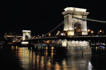 Chain bridge in Budapest at night