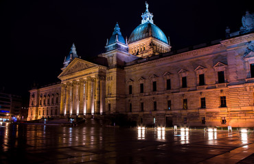 Fototapeta na wymiar Bundesverwaltungsgericht bei Nacht