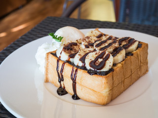 Chocolate banana toast with vanilla ice cream