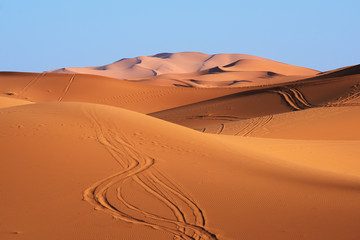 Morocco. Sand dunes of Sahara desert - obrazy, fototapety, plakaty